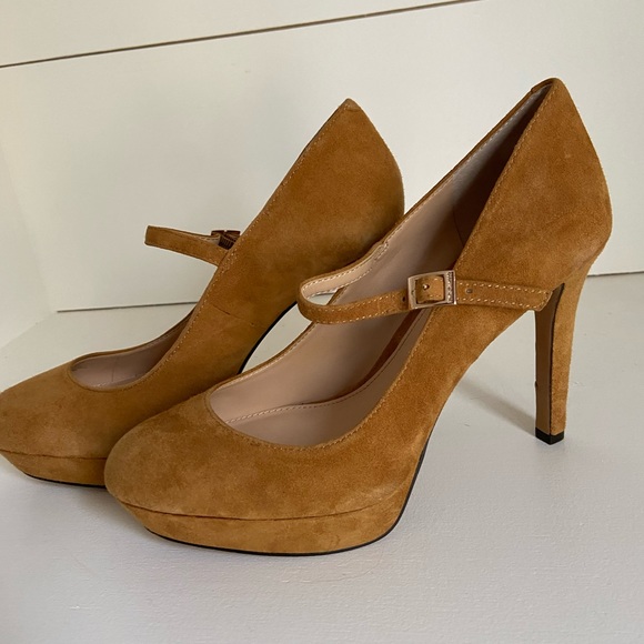 Vince Camuto Shoes - Vince Camuto excellent used condition suede pumps